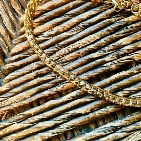 ✨💛 Sleek Gold Tone Chain Ankle Bracelet Anklet ✨ - Picture 3 of 5